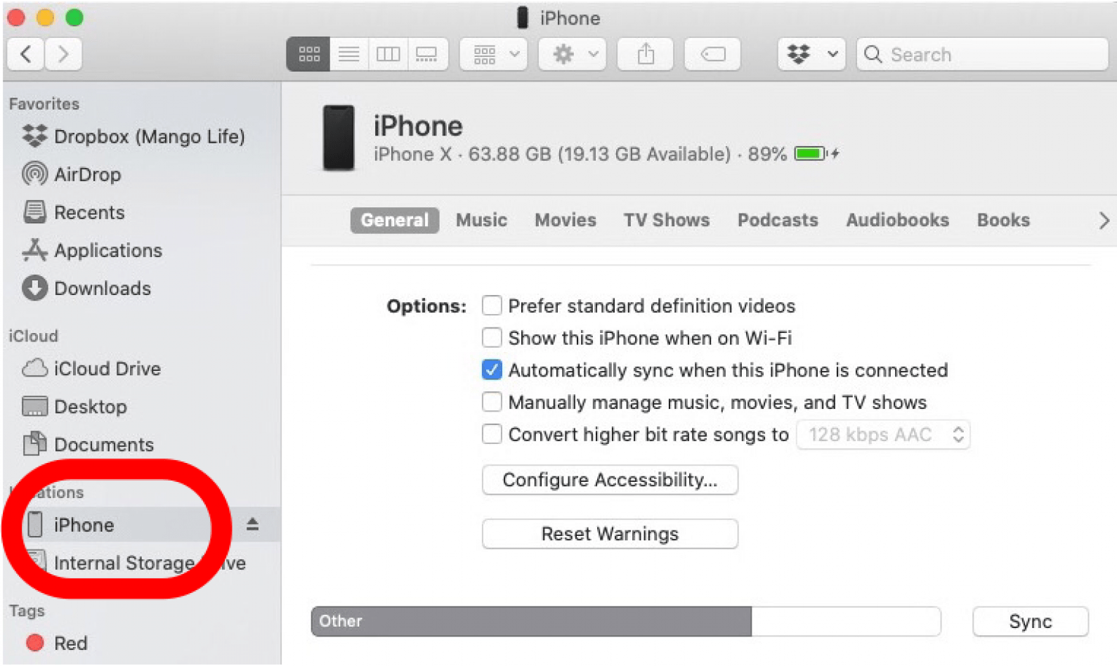 haga clic en su iPhone en Ubicaciones en el Finder
