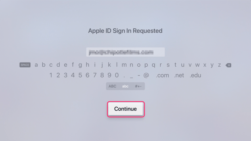 Ingrese la dirección de correo electrónico asociada con el ID de Apple del nuevo usuario y seleccione Continuar.