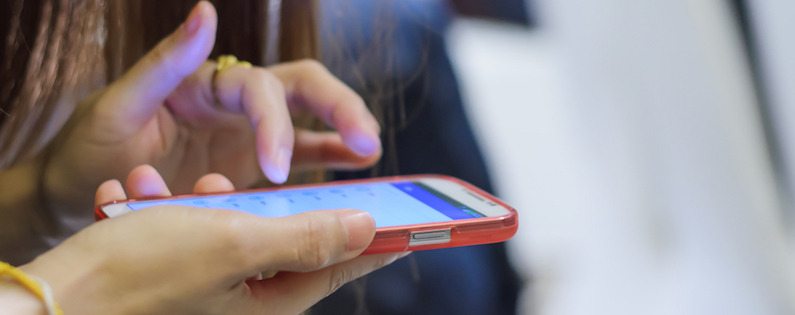 Cómo leer un mensaje sin activar un recibo de lectura