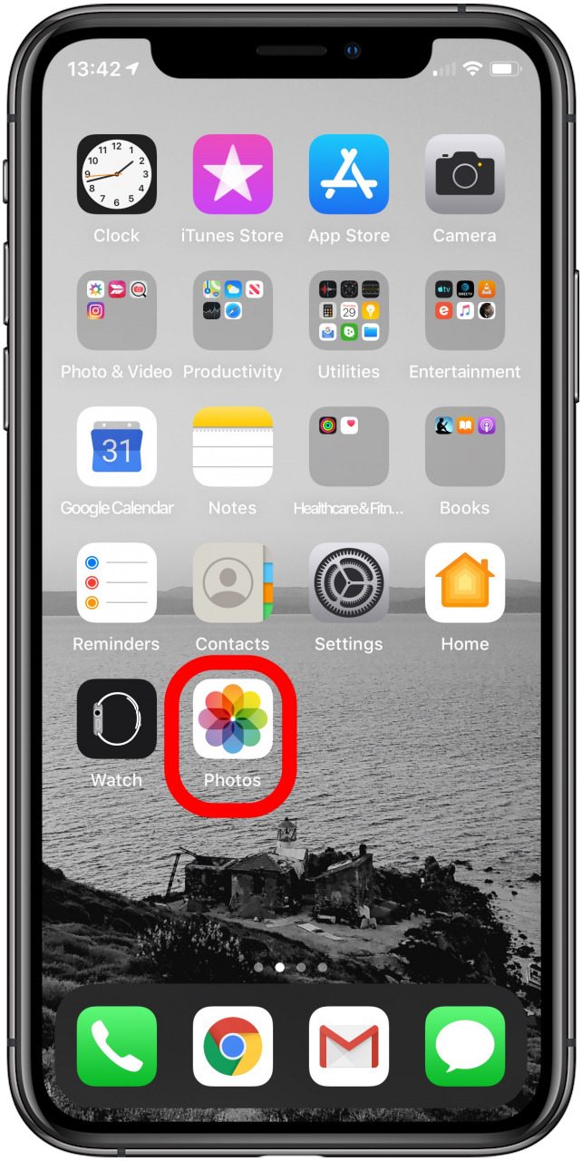 Pantalla del iPhone con la aplicación Fotos resaltada